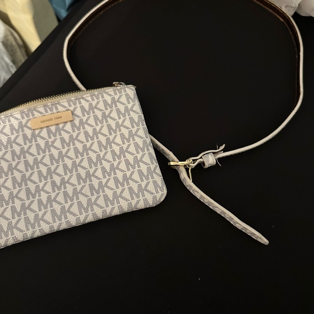 Michael Kors Stylish White Patterned Waist-Belted Bag belt is 33” - Picture 8 of 16